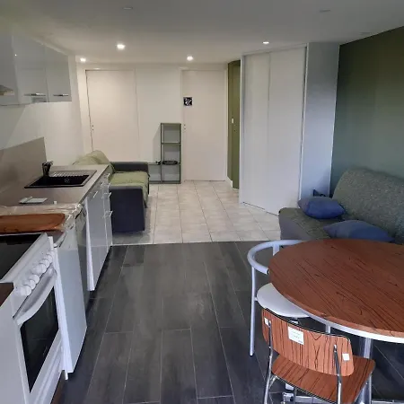 A 5 Mns Du Puy De Dome Avec Vue Imprenable Rez De Jardin 24m2 Neuf A Laschamps Apartment Saint-Genes-Champanelle